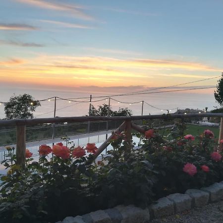 Borgo Rosso Di Sera Resort Сан Лучидо Екстериор снимка