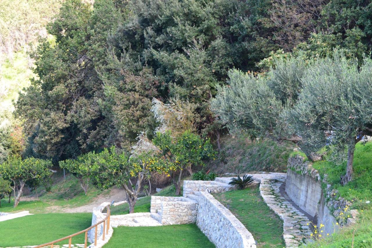 Borgo Rosso Di Sera Resort Сан Лучидо Екстериор снимка