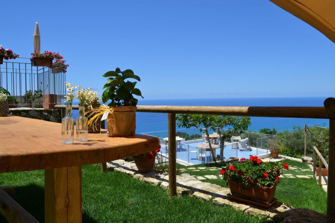 Borgo Rosso Di Sera Resort Сан Лучидо Екстериор снимка